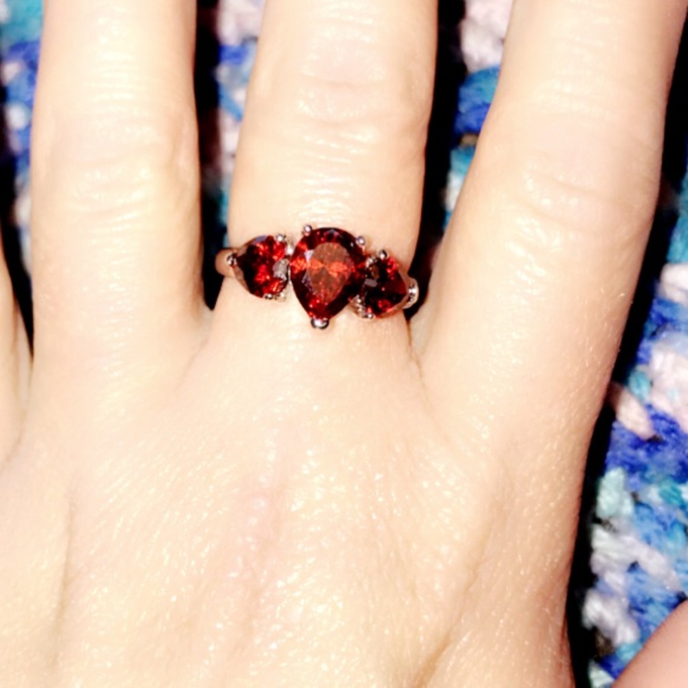 BRAND NEW 14KT (STAMPED) 1.10CT GARNET RING - Picture 2 of 8